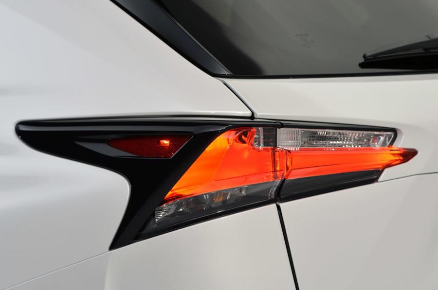  Lexus NX200t F-Sport 2014 года  (фото 38 из 84)